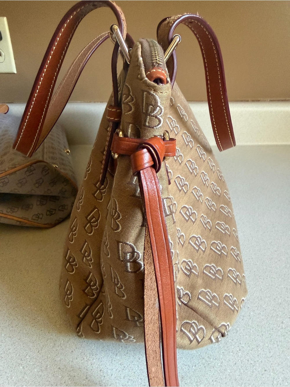 Vintage Dooney & Bourke Tan/Brown Signature Logo Shoulder Bag - Picture 5 of 5